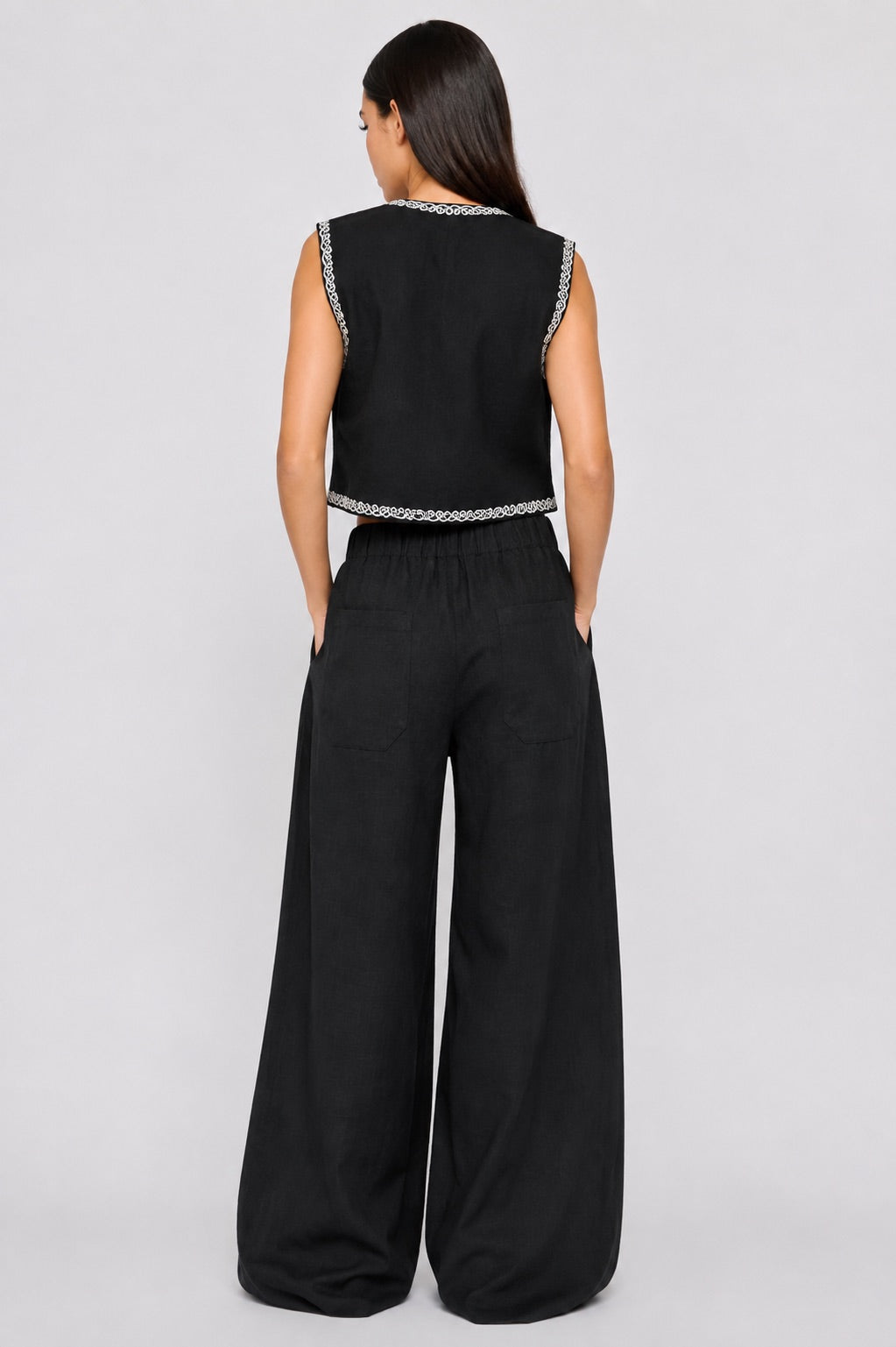 Black - Arabesque Embroidered Linen Set