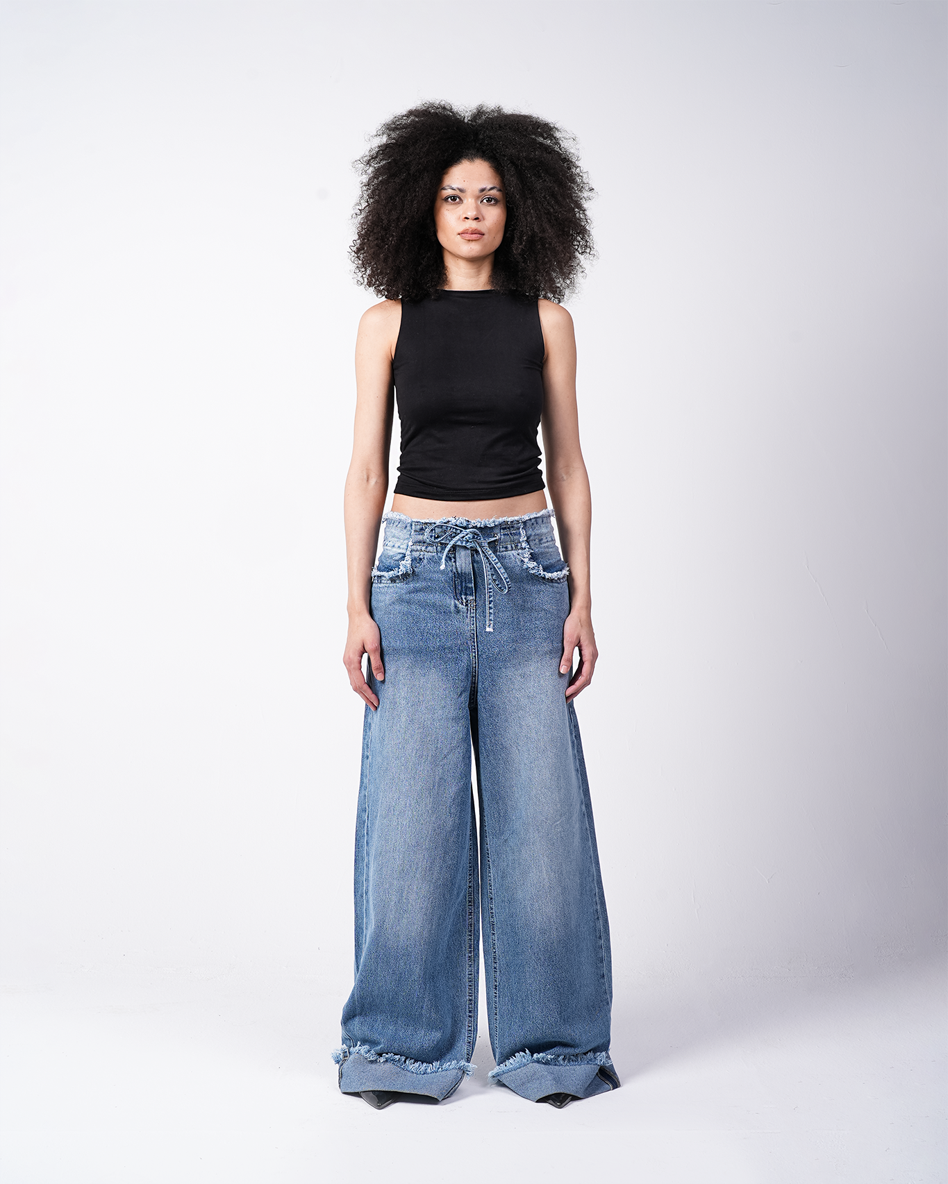 Round Sleeveless Top