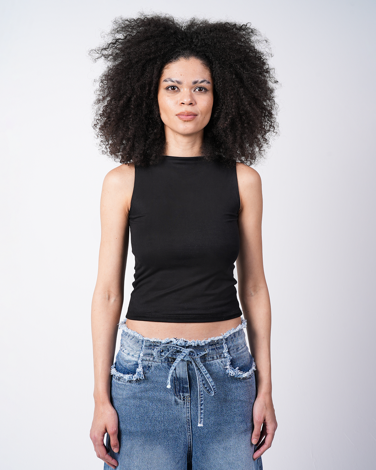 Round Sleeveless Top