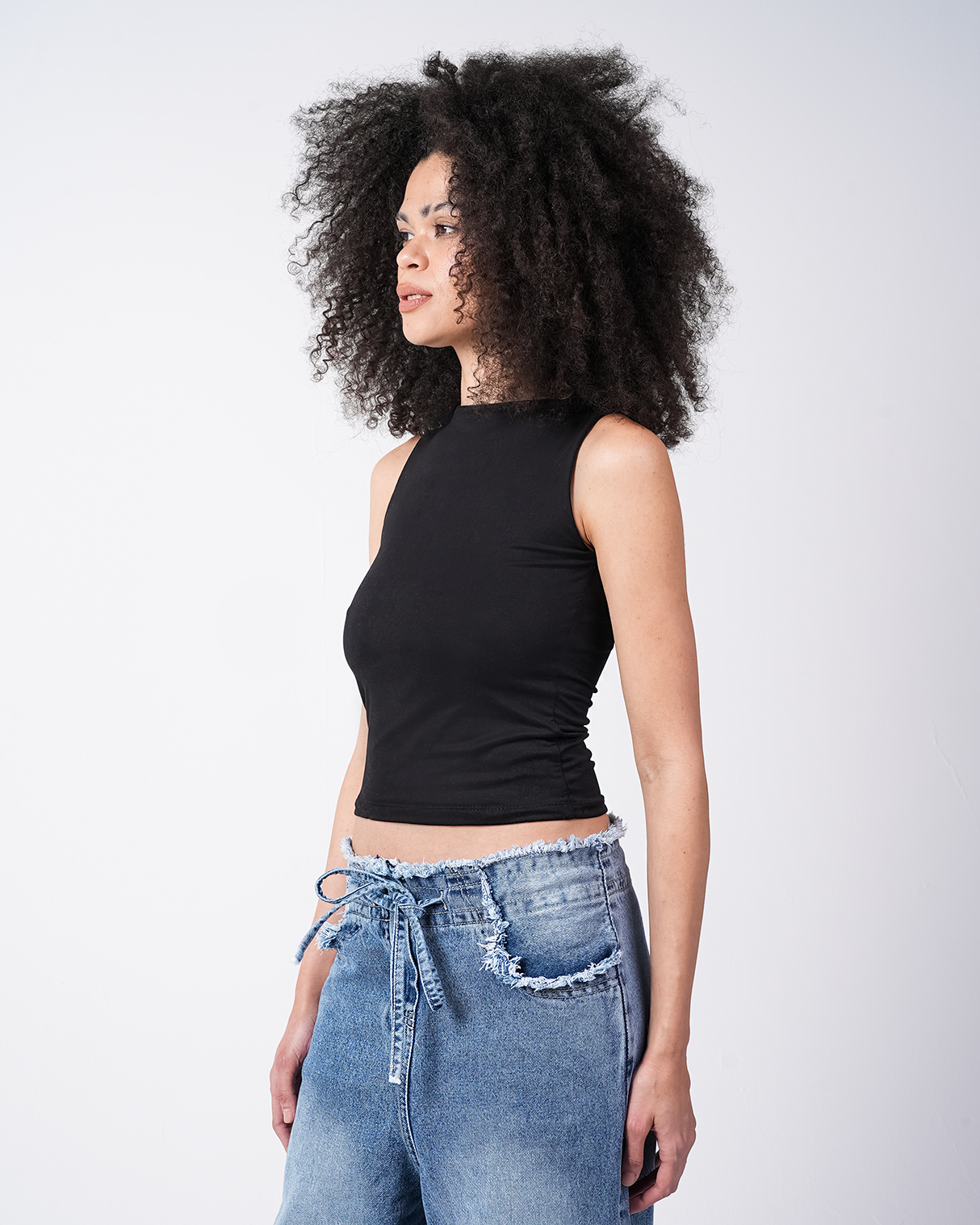Round Sleeveless Top
