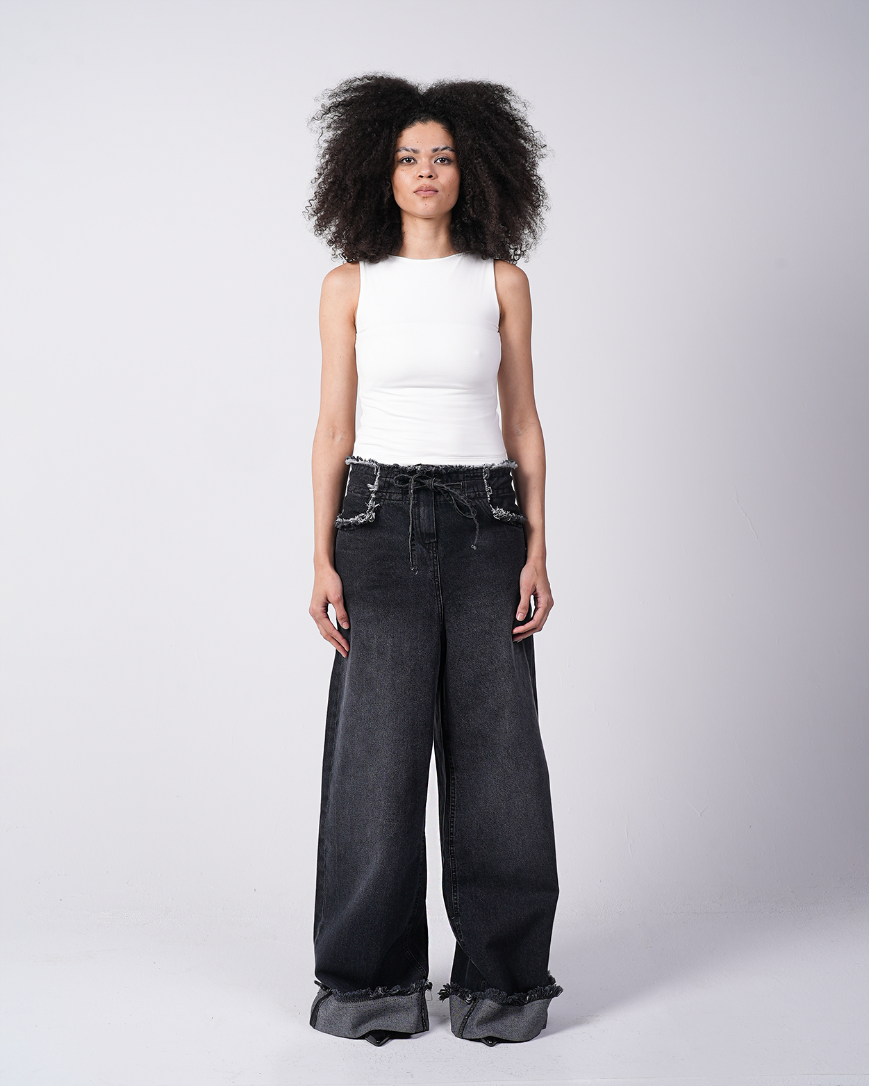 Round Sleeveless Top