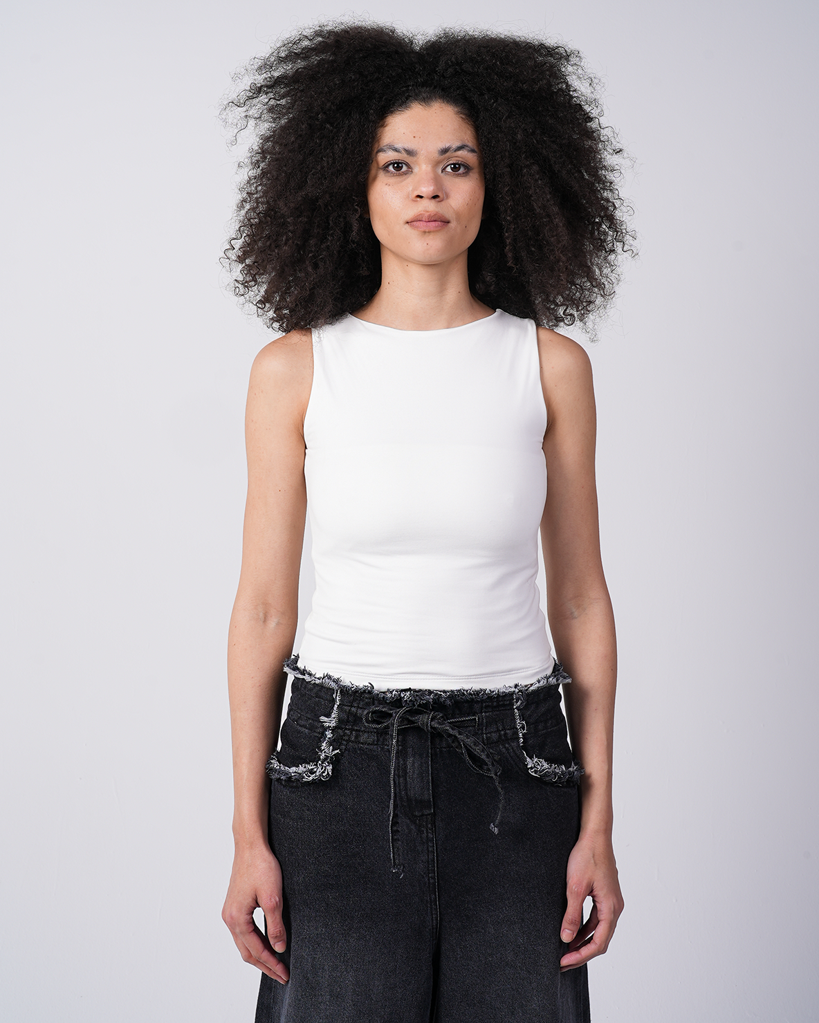 Round Sleeveless Top