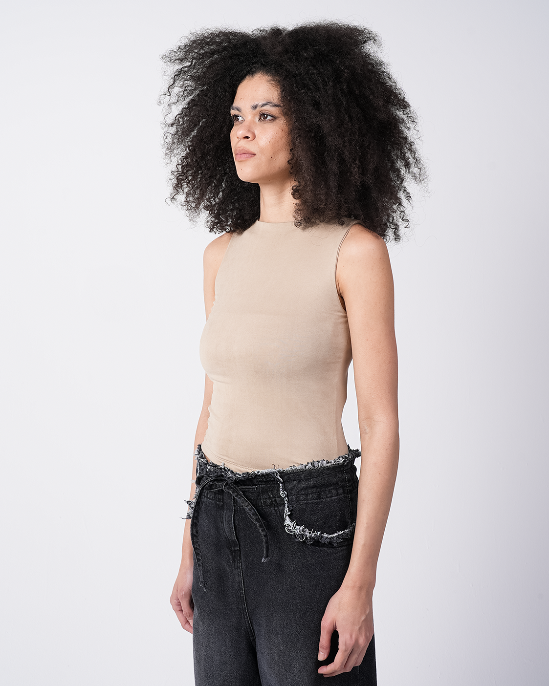 Round Sleeveless Top
