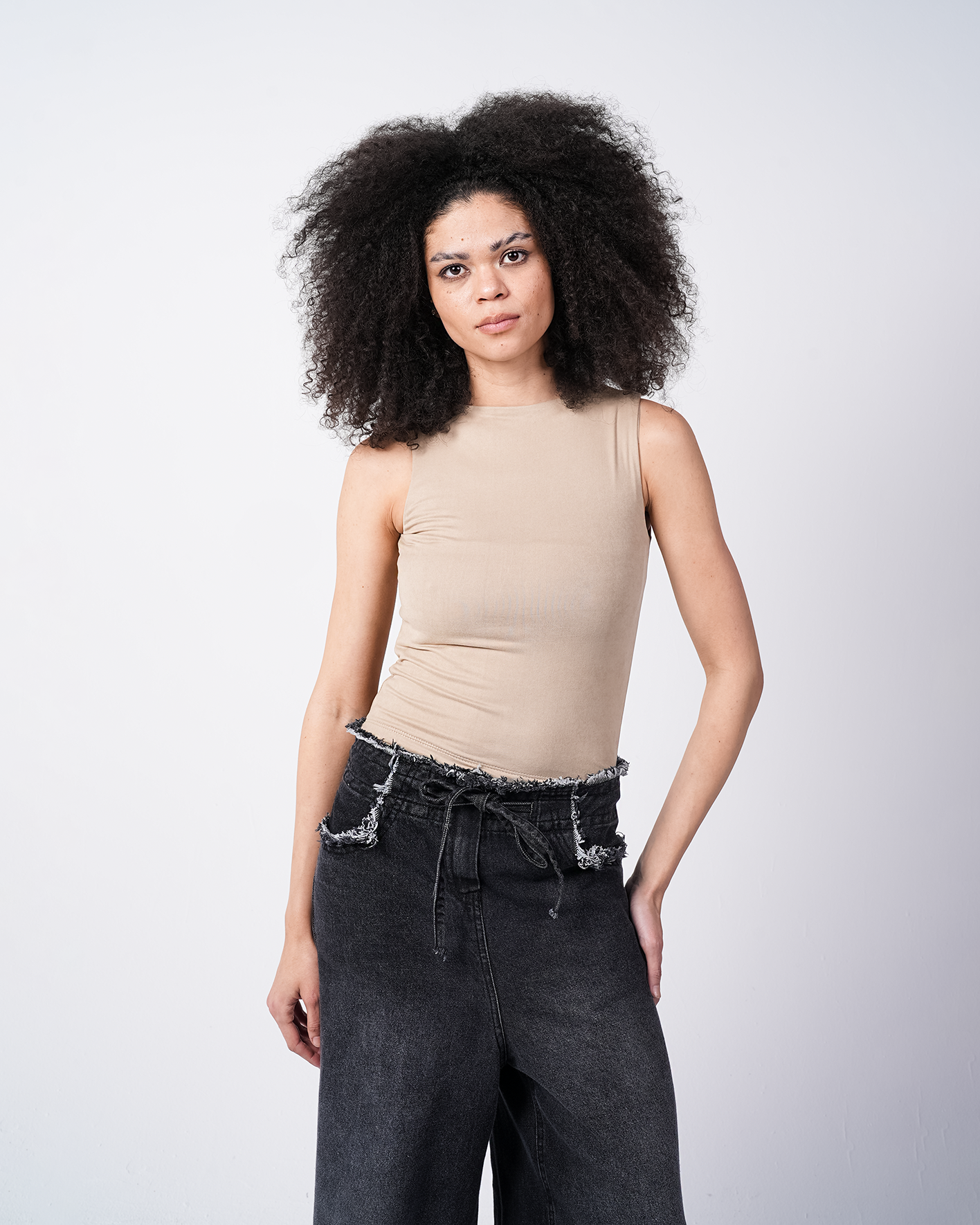 Round Sleeveless Top