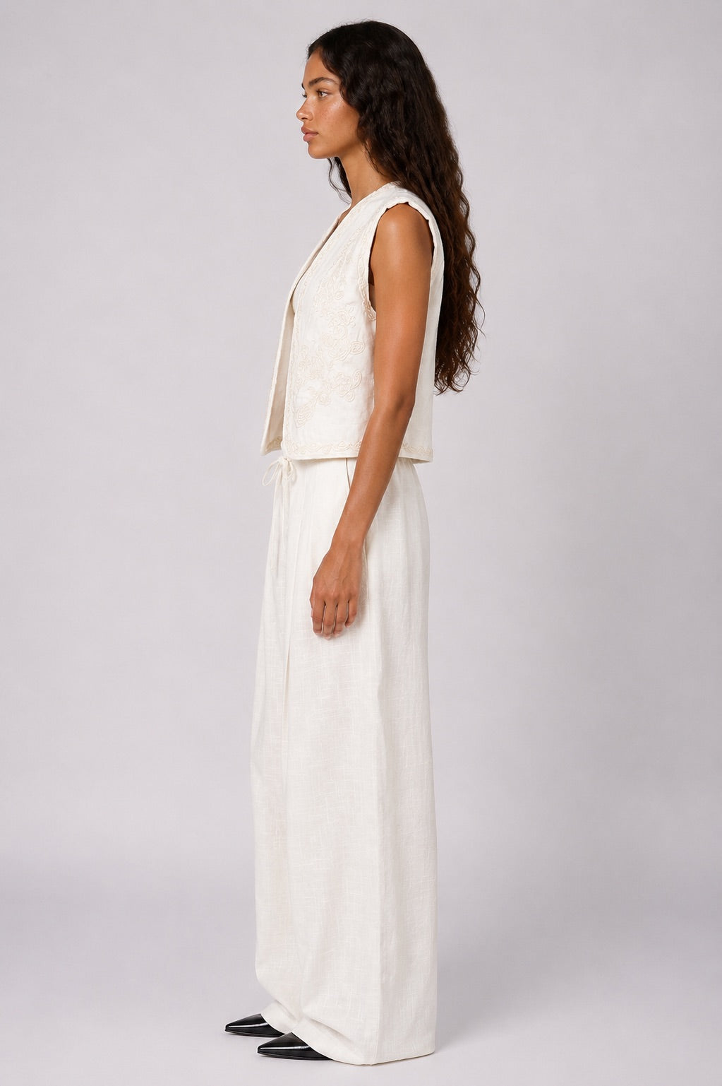 Off-White Arabesque Embroidered Linen Set