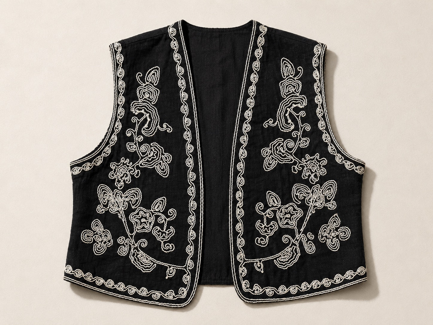 Black - Arabesque Embroidered Linen Set