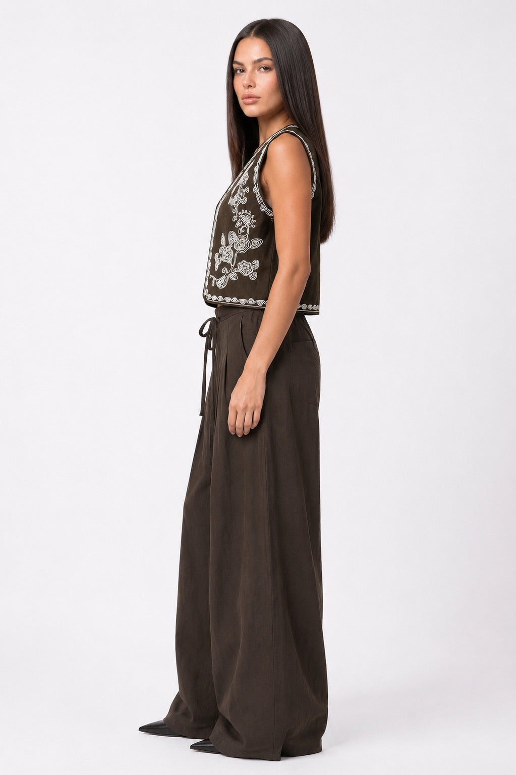 Brown Arabesque Embroidered Linen Set